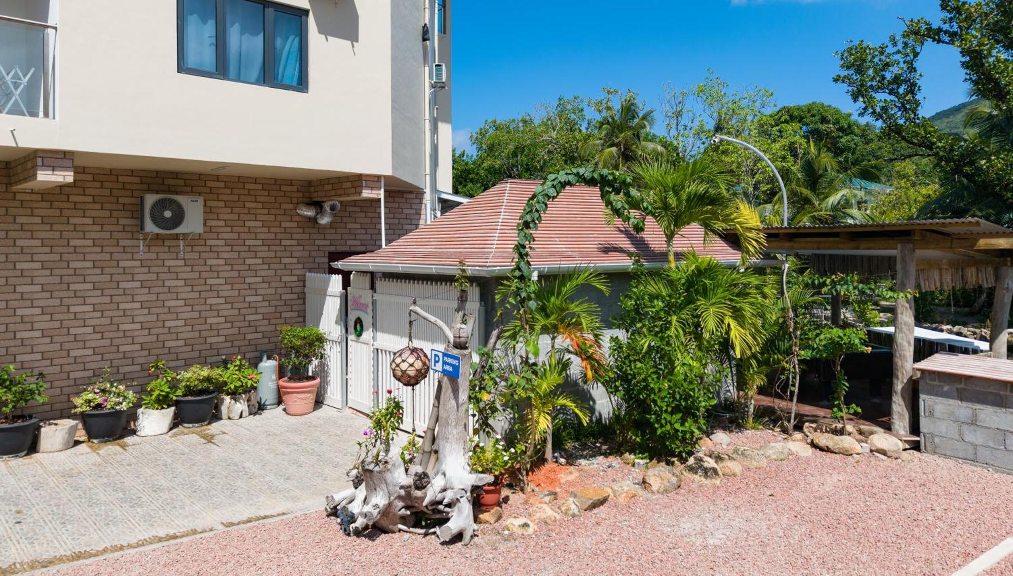 Bijoutier Apartments Grand Anse  Exterior photo